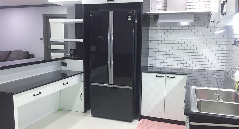 For rent 3 bedrooms condo in Watthana, Bangkok