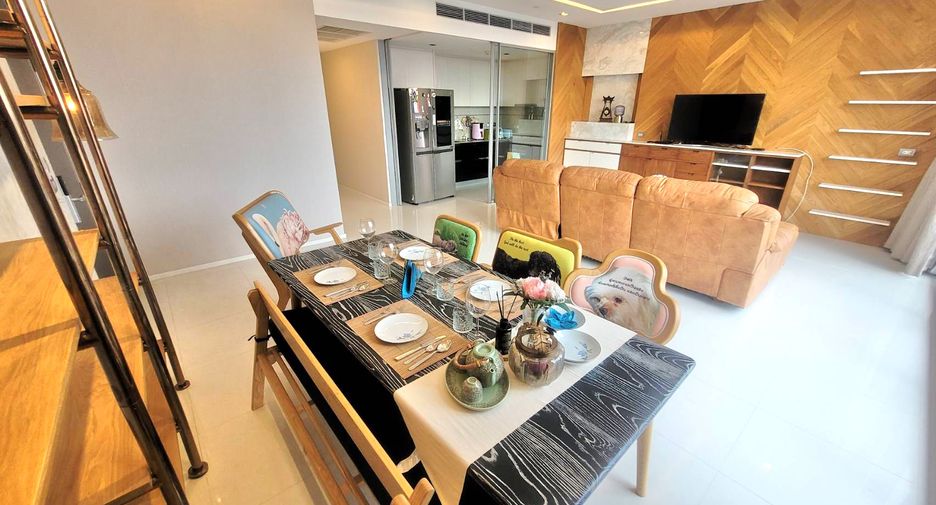 For rent 2 bedrooms condo in Sathon, Bangkok