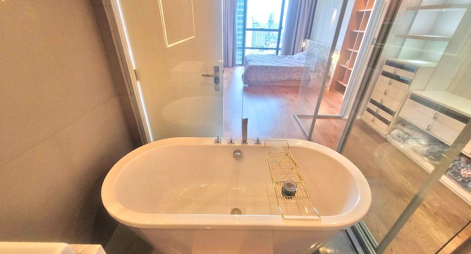 For rent 2 bedrooms condo in Sathon, Bangkok