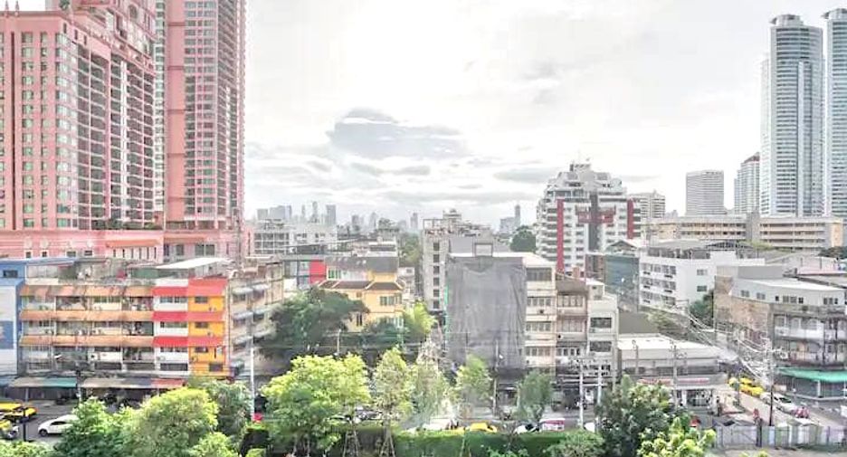 For rent 2 bedrooms condo in Khlong Toei, Bangkok