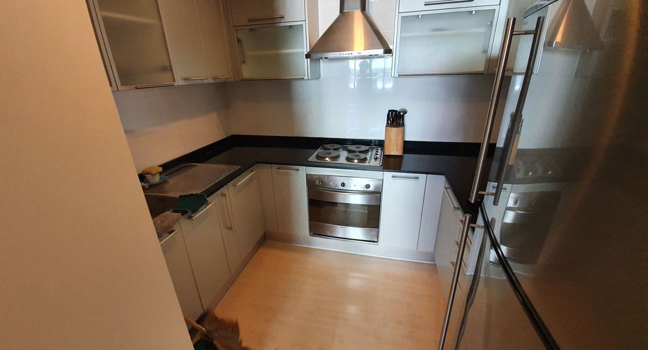 For rent 2 bedrooms condo in Watthana, Bangkok