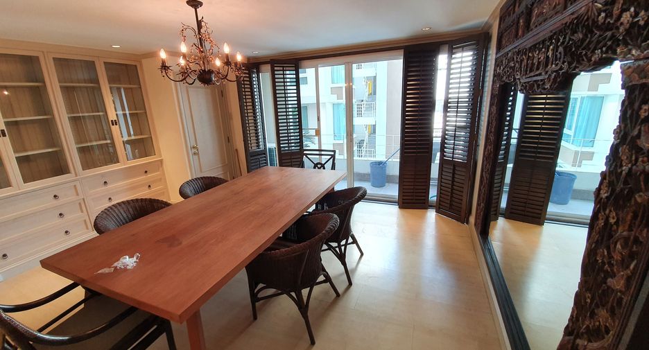 For rent 2 bedrooms condo in Watthana, Bangkok