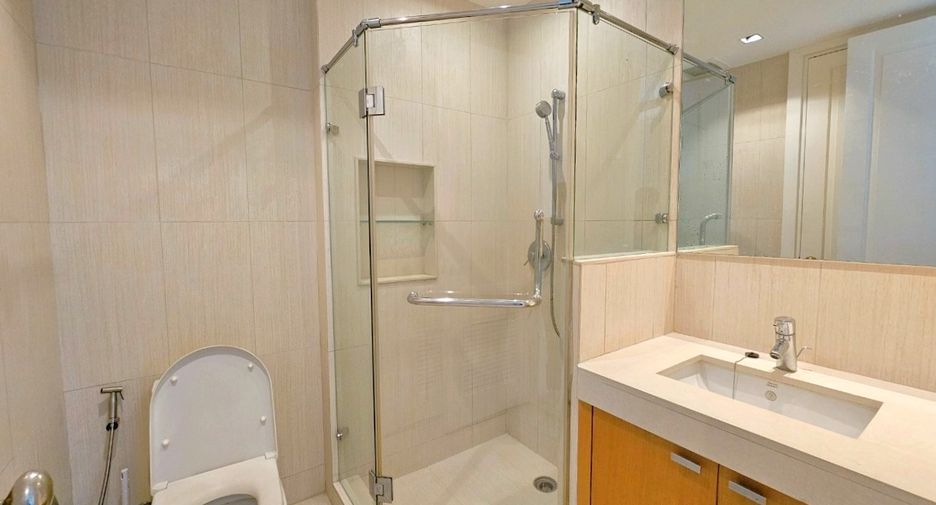 For rent and for sale 2 bedrooms condo in Pathum Wan, Bangkok
