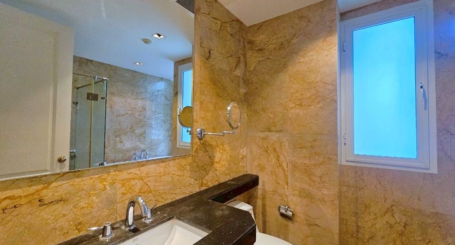 For rent and for sale 2 bedrooms condo in Pathum Wan, Bangkok