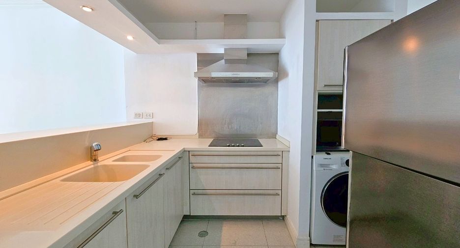 For rent and for sale 2 bedrooms condo in Pathum Wan, Bangkok