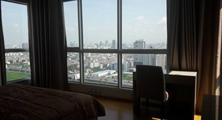 For rent 2 bedrooms condo in Watthana, Bangkok