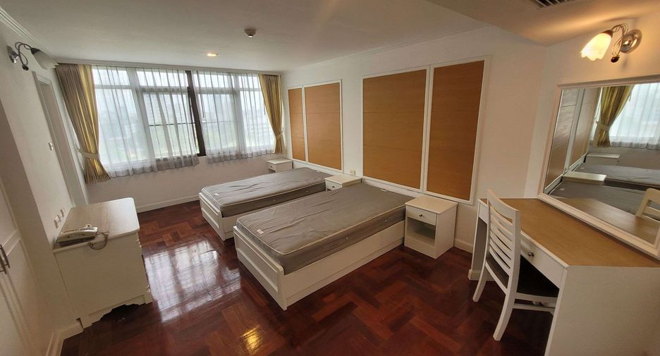 For rent 2 bedrooms condo in Watthana, Bangkok