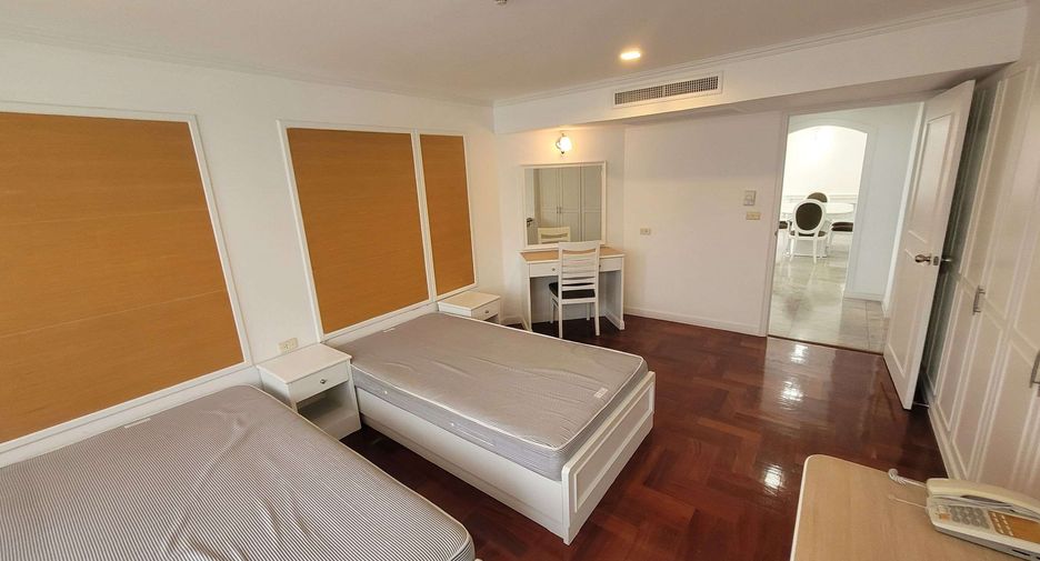 For rent 2 bedrooms condo in Watthana, Bangkok