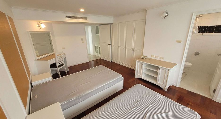 For rent 2 bedrooms condo in Watthana, Bangkok