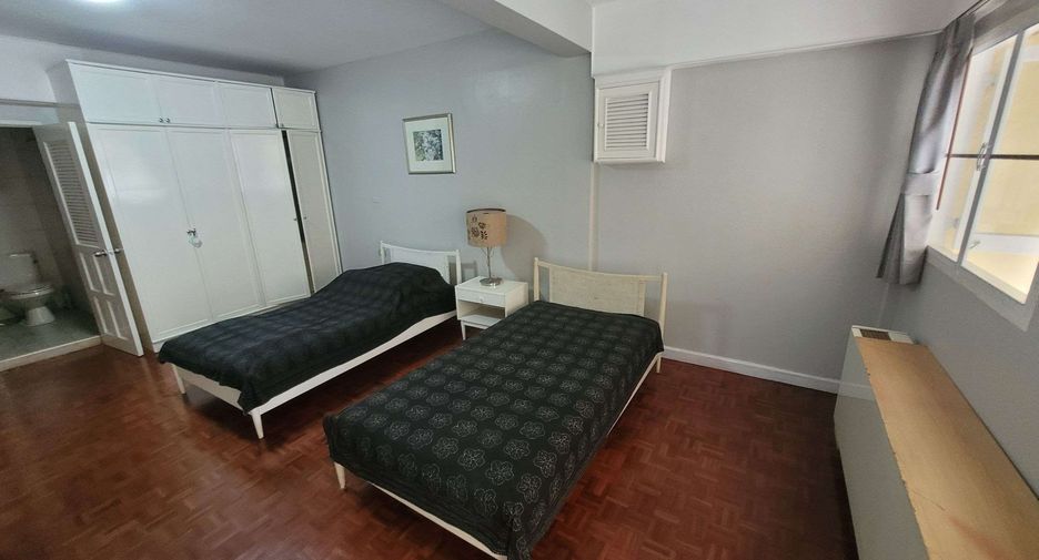 For rent 3 bedrooms condo in Watthana, Bangkok