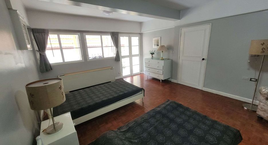For rent 3 bedrooms condo in Watthana, Bangkok