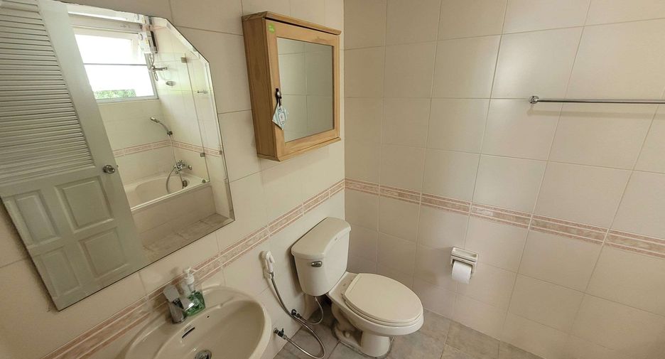 For rent 3 bedrooms condo in Watthana, Bangkok