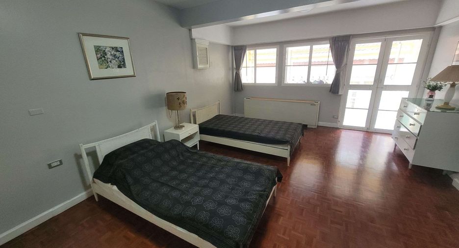For rent 3 bedrooms condo in Watthana, Bangkok