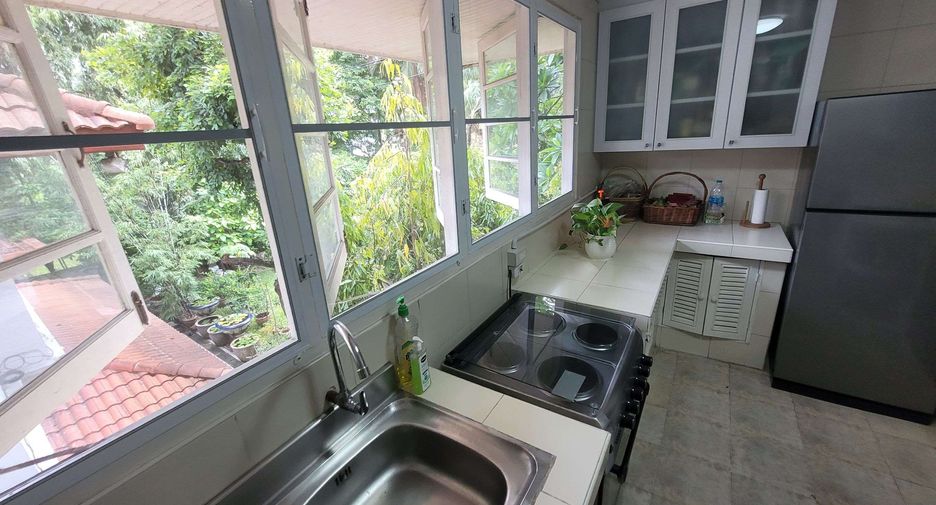 For rent 3 bedrooms condo in Watthana, Bangkok