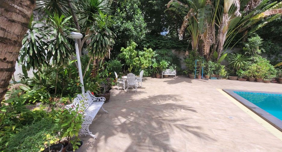 For rent 3 bedrooms condo in Watthana, Bangkok