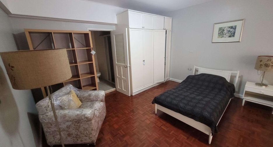 For rent 3 bedrooms condo in Watthana, Bangkok