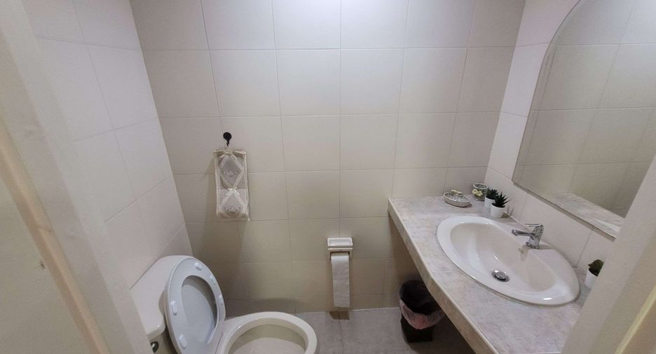 For rent 3 bedrooms condo in Watthana, Bangkok