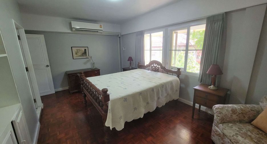 For rent 3 bedrooms condo in Watthana, Bangkok