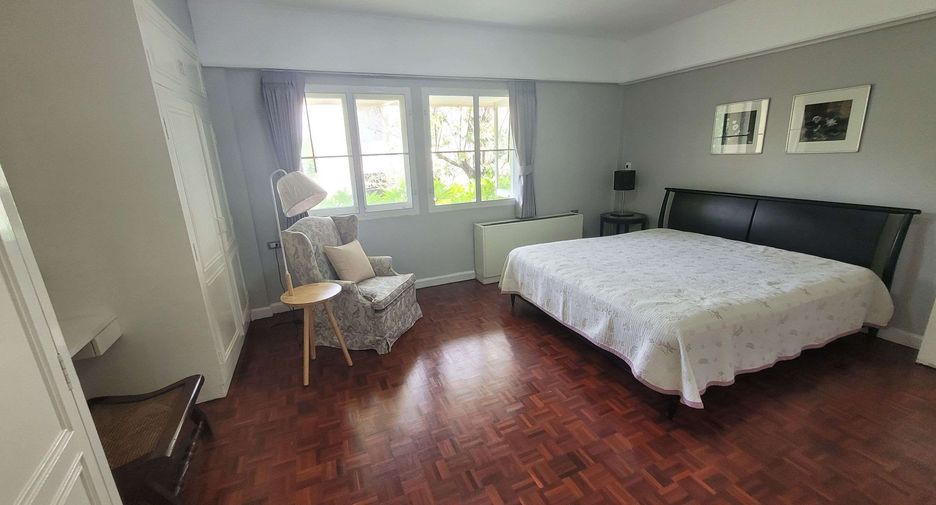 For rent 3 bedrooms condo in Watthana, Bangkok