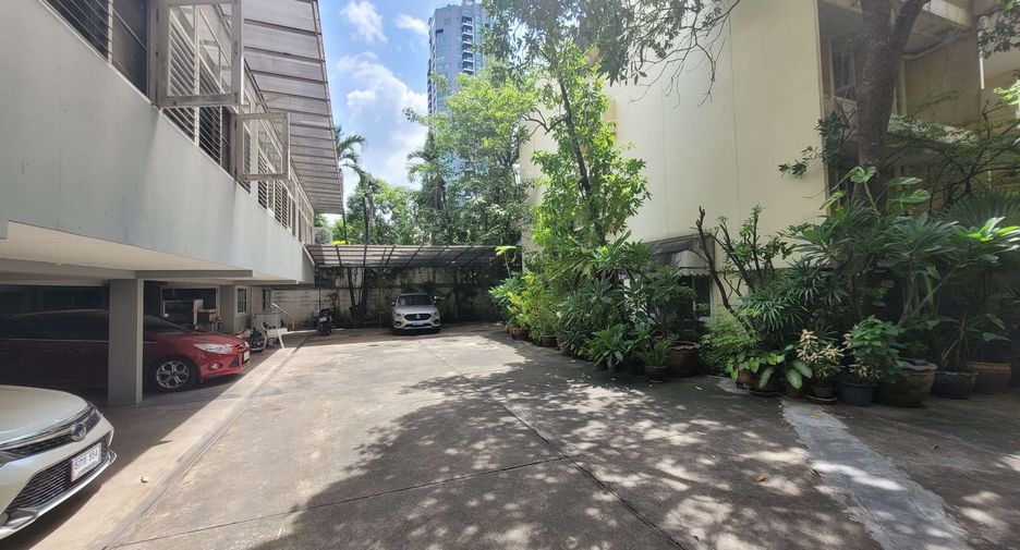 For rent 3 bedrooms condo in Watthana, Bangkok