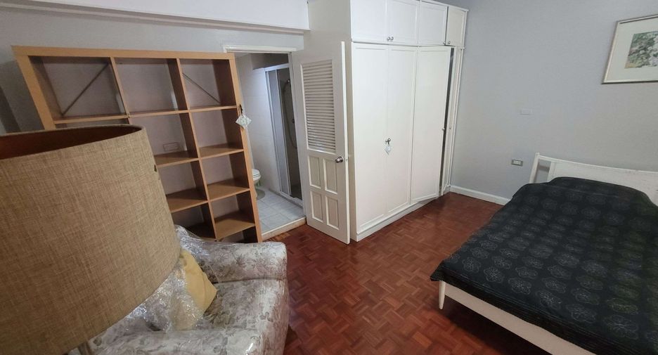 For rent 3 bedrooms condo in Watthana, Bangkok