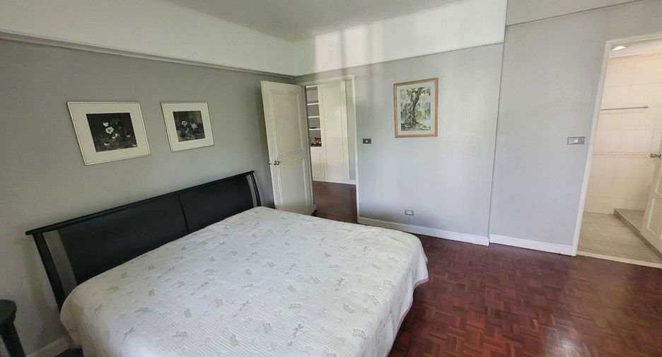 For rent 3 bedrooms condo in Watthana, Bangkok