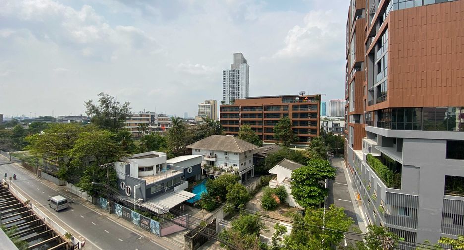 For rent 2 bedrooms condo in Khlong Toei, Bangkok
