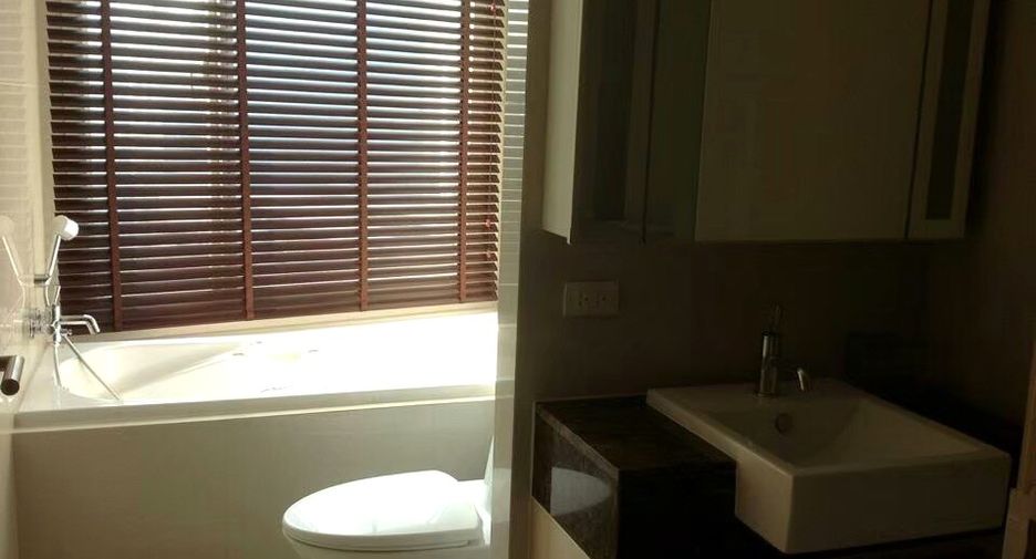For rent 2 bedrooms condo in Khlong Toei, Bangkok