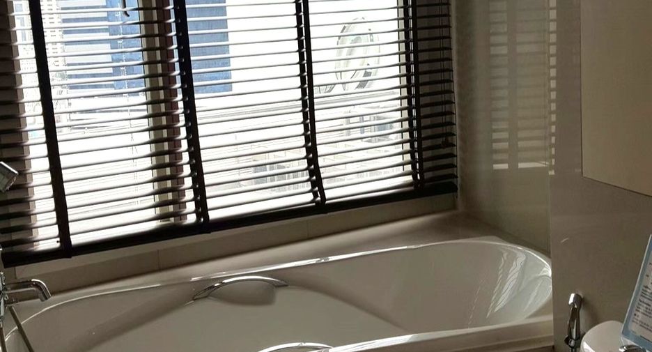 For rent 2 bedrooms condo in Khlong Toei, Bangkok