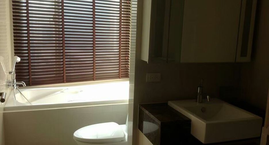 For rent 2 bedrooms condo in Khlong Toei, Bangkok