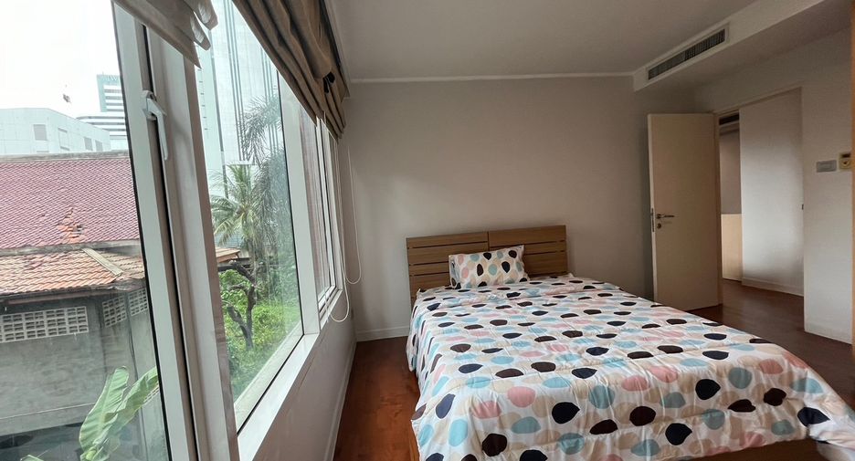 For rent 2 bedrooms condo in Pathum Wan, Bangkok