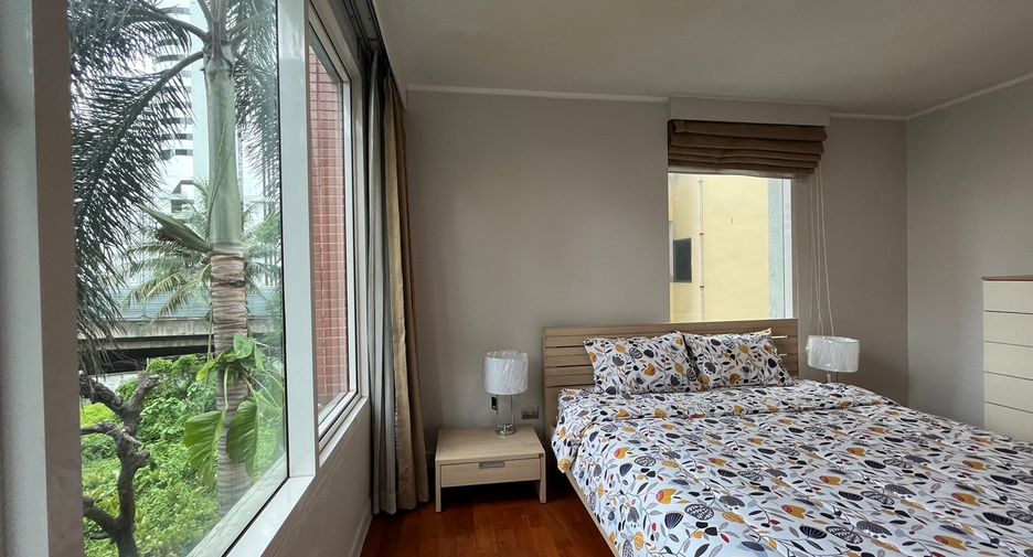 For rent 2 bedrooms condo in Pathum Wan, Bangkok