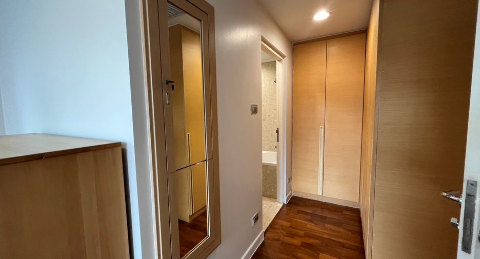 For rent 2 bedrooms condo in Pathum Wan, Bangkok