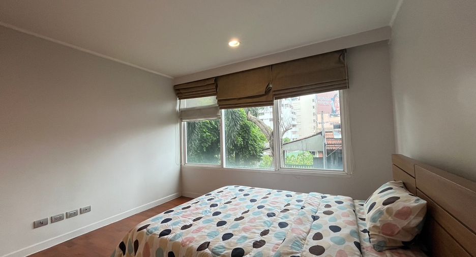 For rent 2 bedrooms condo in Pathum Wan, Bangkok