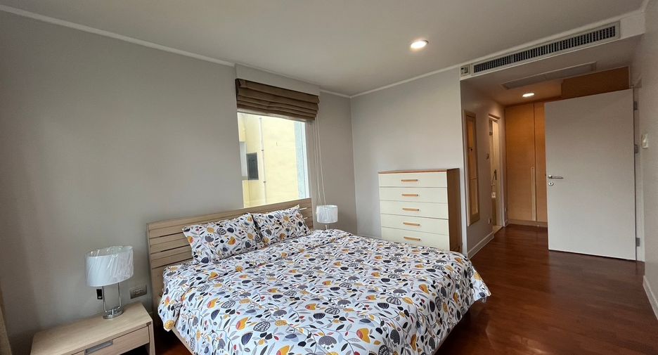 For rent 2 bedrooms condo in Pathum Wan, Bangkok