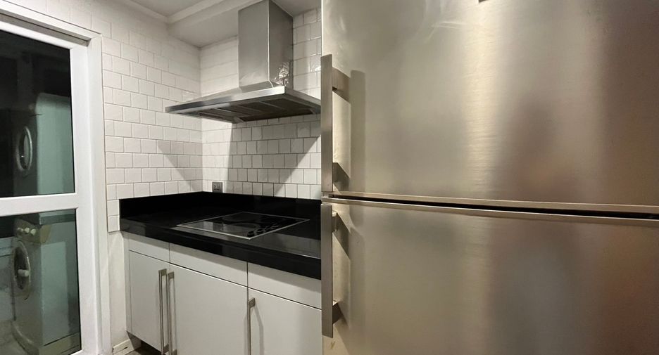 For rent 2 bedrooms condo in Pathum Wan, Bangkok