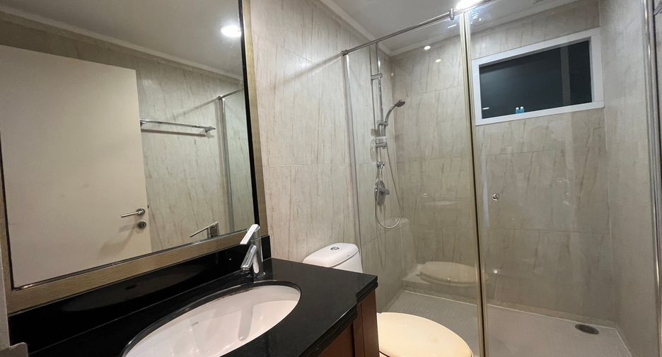 For rent 2 bedrooms condo in Pathum Wan, Bangkok