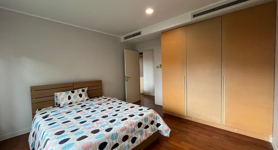 For rent 2 bedrooms condo in Pathum Wan, Bangkok