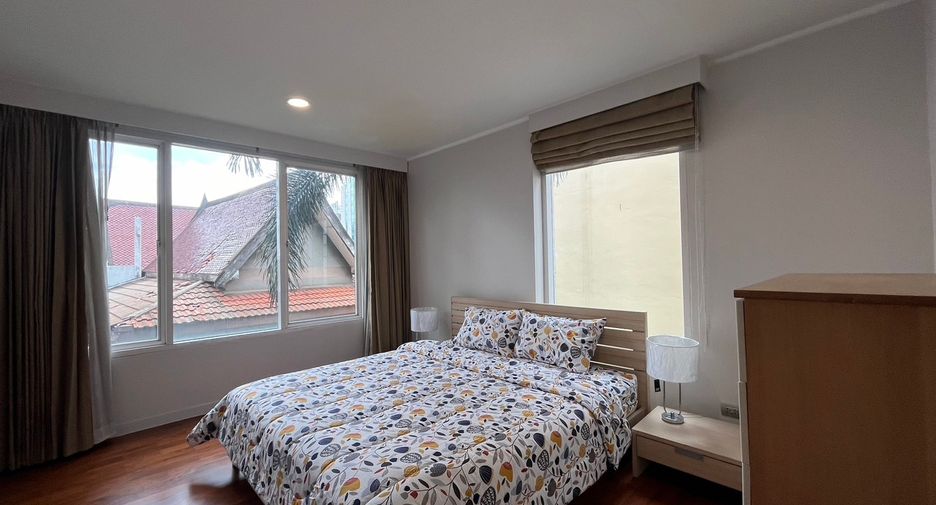 For rent 2 bedrooms condo in Pathum Wan, Bangkok