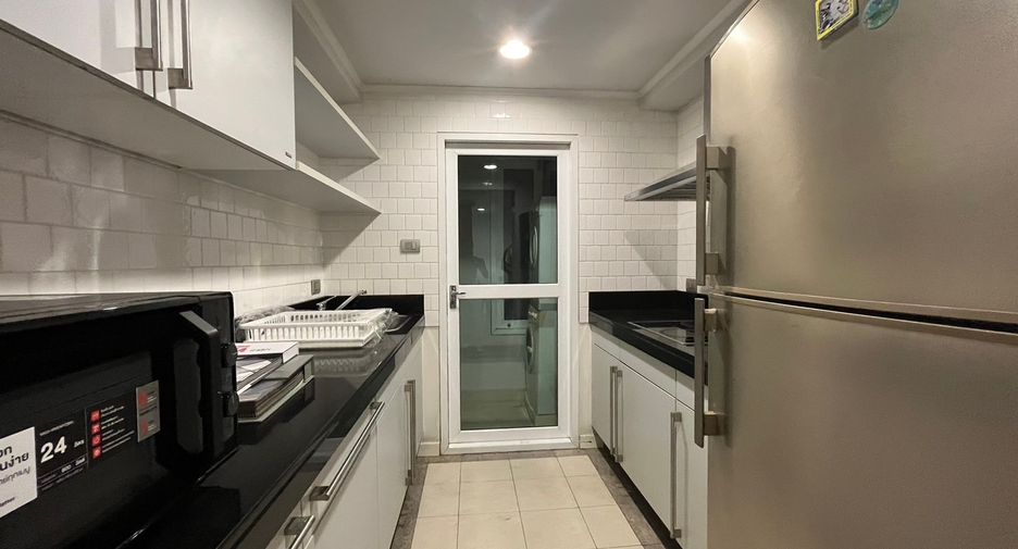 For rent 2 bedrooms condo in Pathum Wan, Bangkok