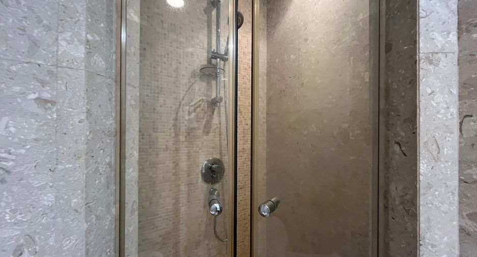 Wohnung zur Miete mit 2 Zimmer in Pathum Wan, Bangkok