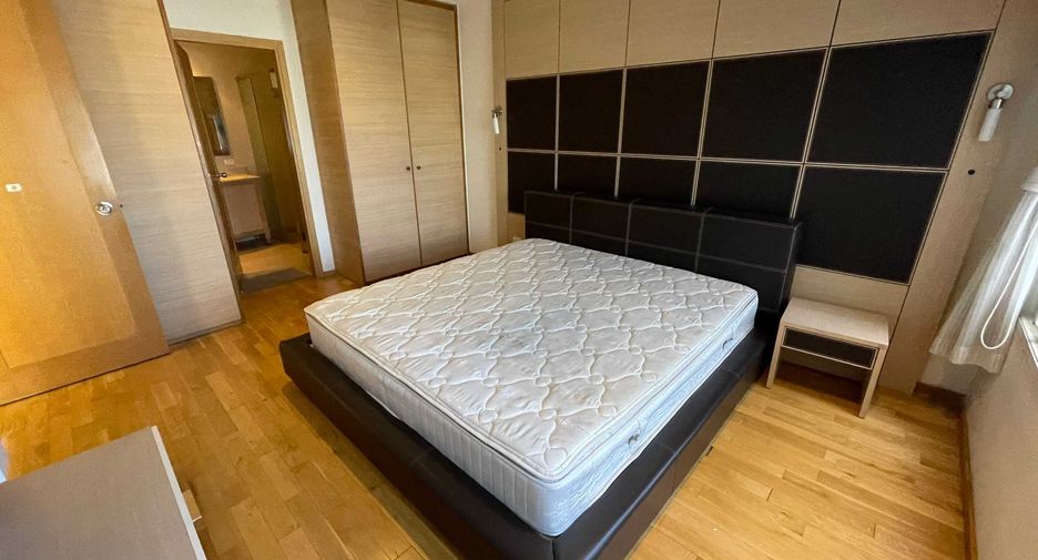 For rent 2 bedrooms condo in Sathon, Bangkok