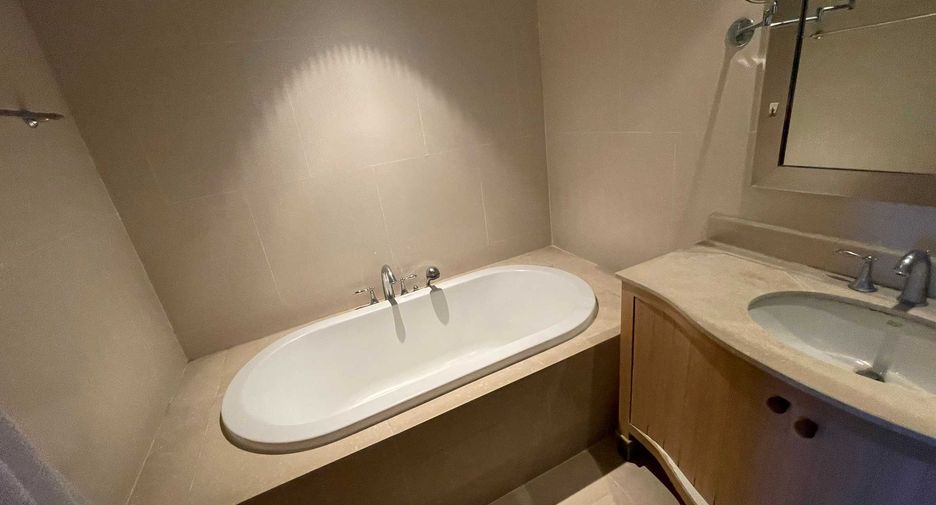 For rent 2 bedrooms condo in Sathon, Bangkok
