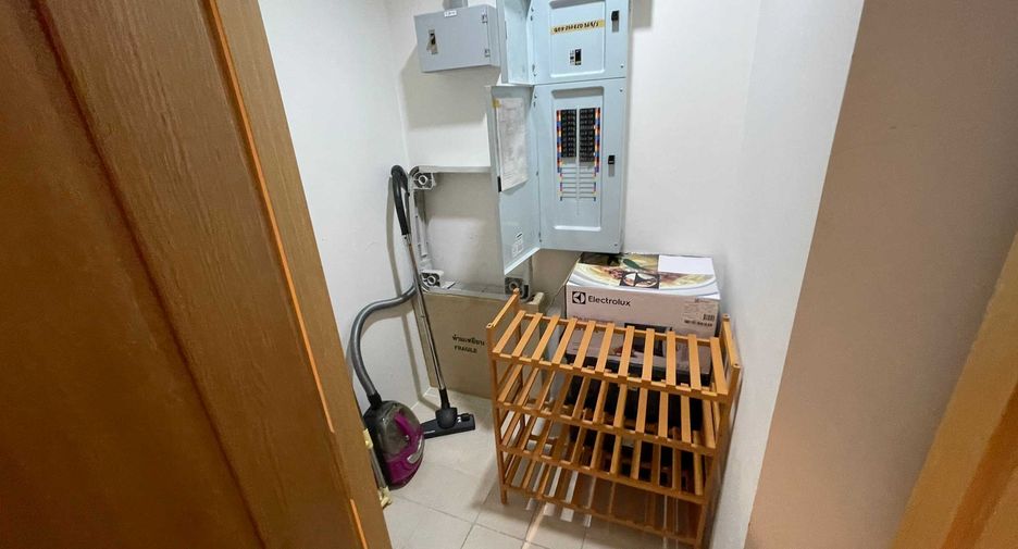 For rent 2 bedrooms condo in Sathon, Bangkok