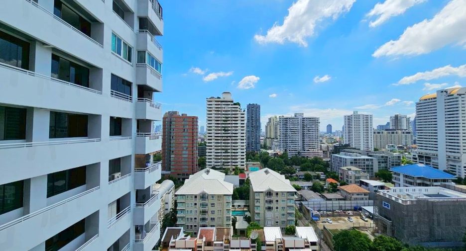 For rent 2 bedrooms condo in Khlong Toei, Bangkok