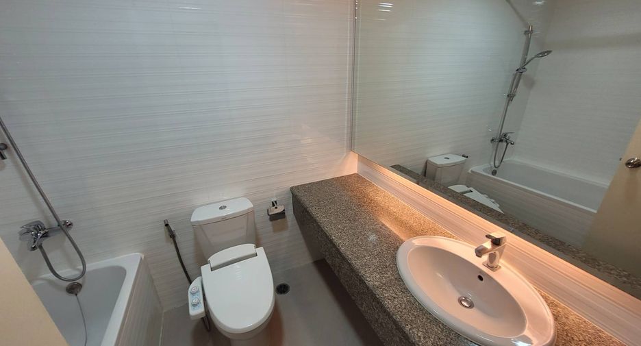 For rent 2 bedrooms condo in Khlong Toei, Bangkok