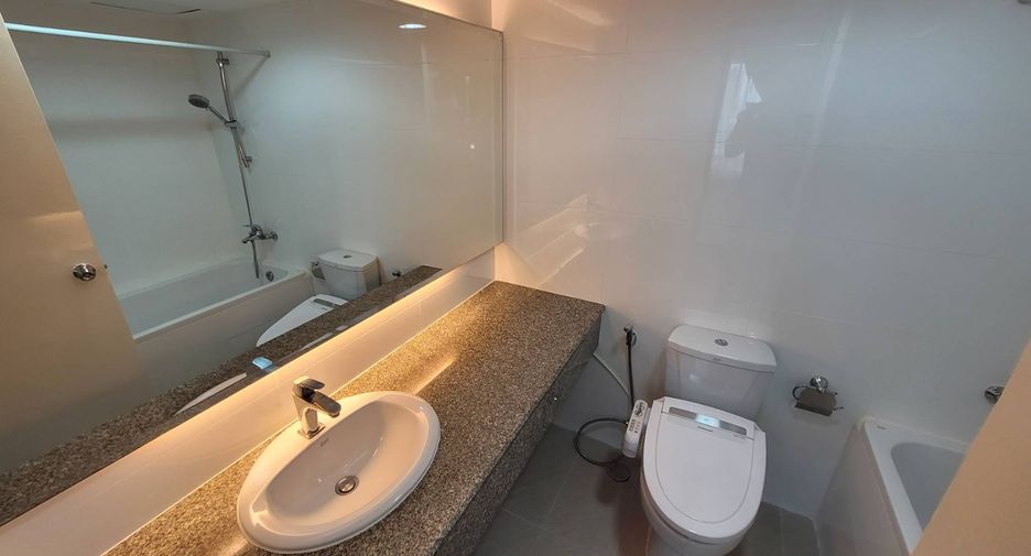 For rent 2 bedrooms condo in Khlong Toei, Bangkok