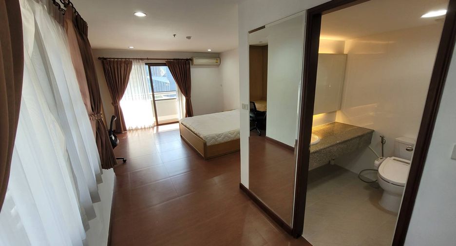 For rent 2 bedrooms condo in Khlong Toei, Bangkok
