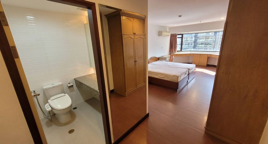 For rent 2 bedrooms condo in Khlong Toei, Bangkok