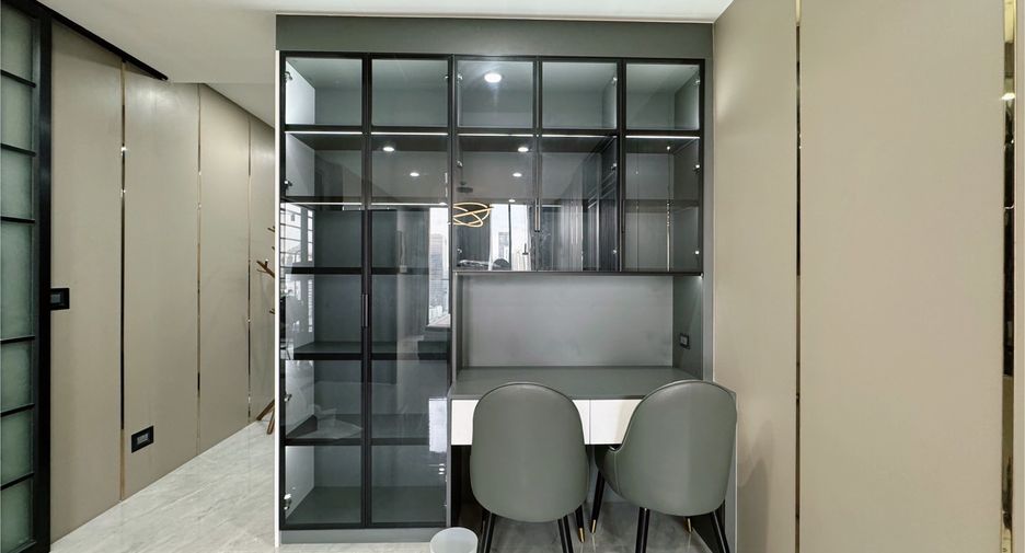 Wohnung zur Miete mit 2 Zimmer in Pathum Wan, Bangkok